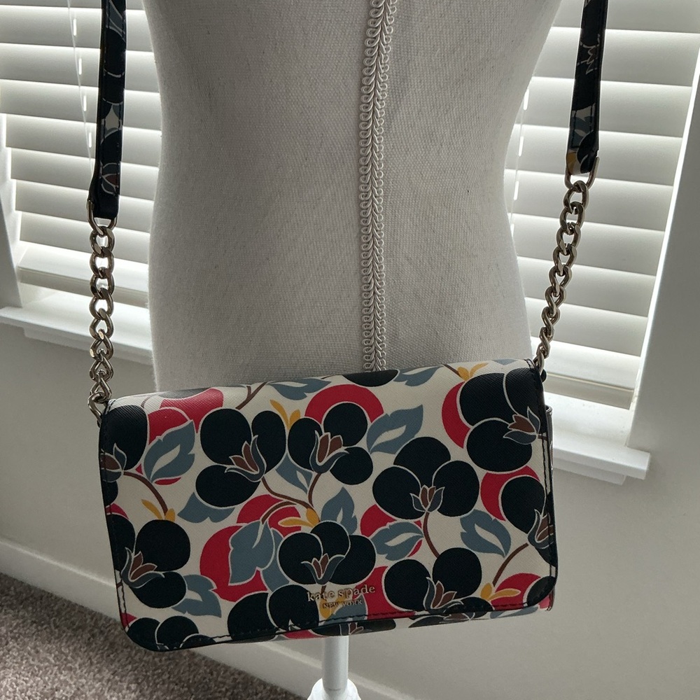 Kate Spade | Cameron Breezy Floral Small Flap Crossbody - Picture 7 of 8